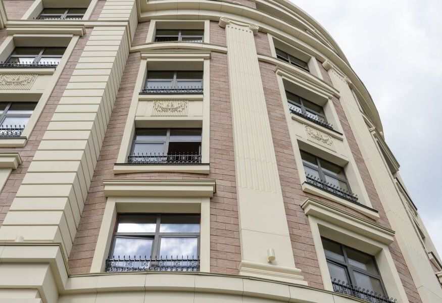 "ЖИЗНЬ на Плющихе"