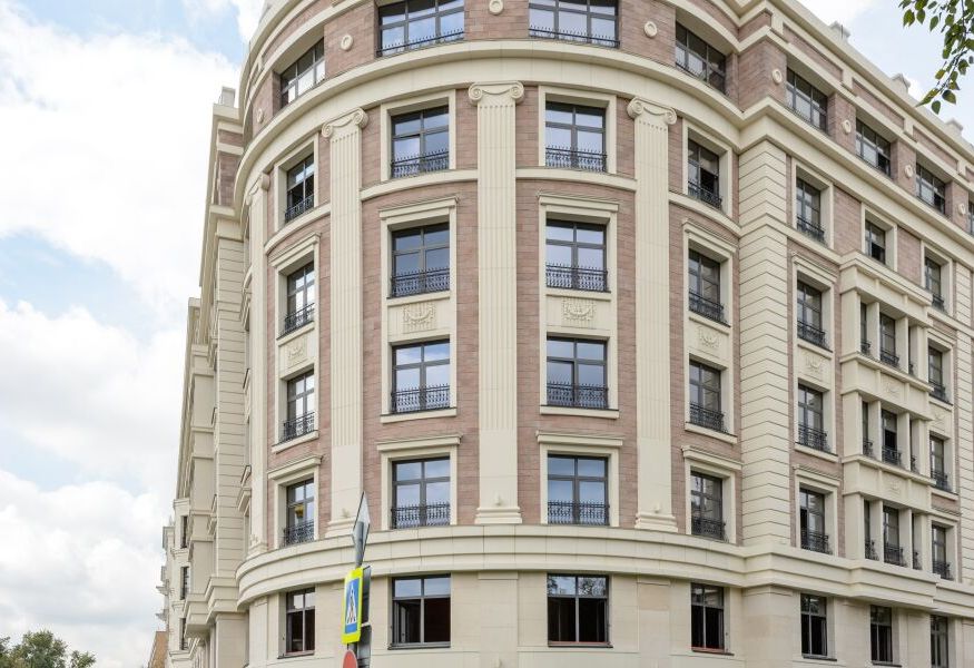 "ЖИЗНЬ на Плющихе"